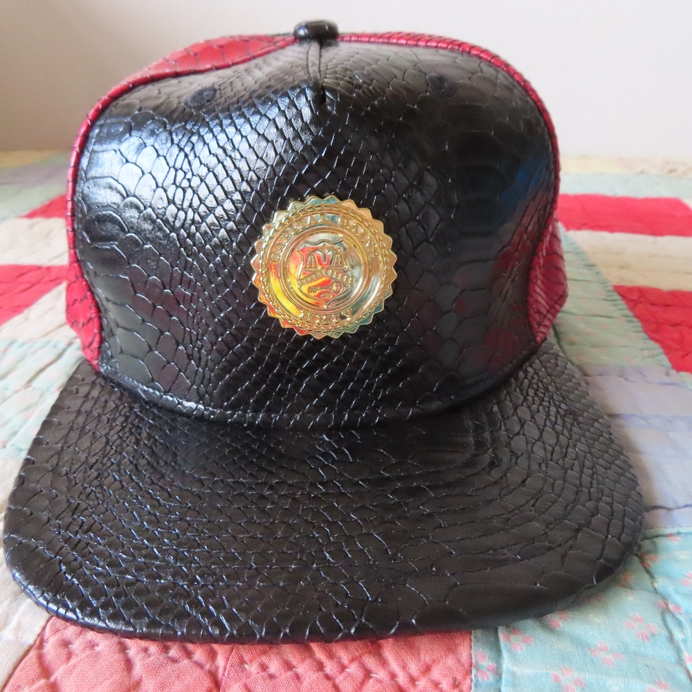 Capital Gains Cap black red